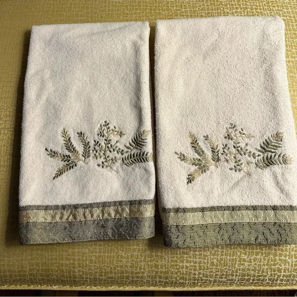Avanti Cream and Green Embroidered Hand Towels - Picture 1 of 2